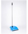 Făraș Ergonomic cu Coadă Metalică și Sistem de Depozitare Compact – Durabilitate și Eficiență în Curățenie
